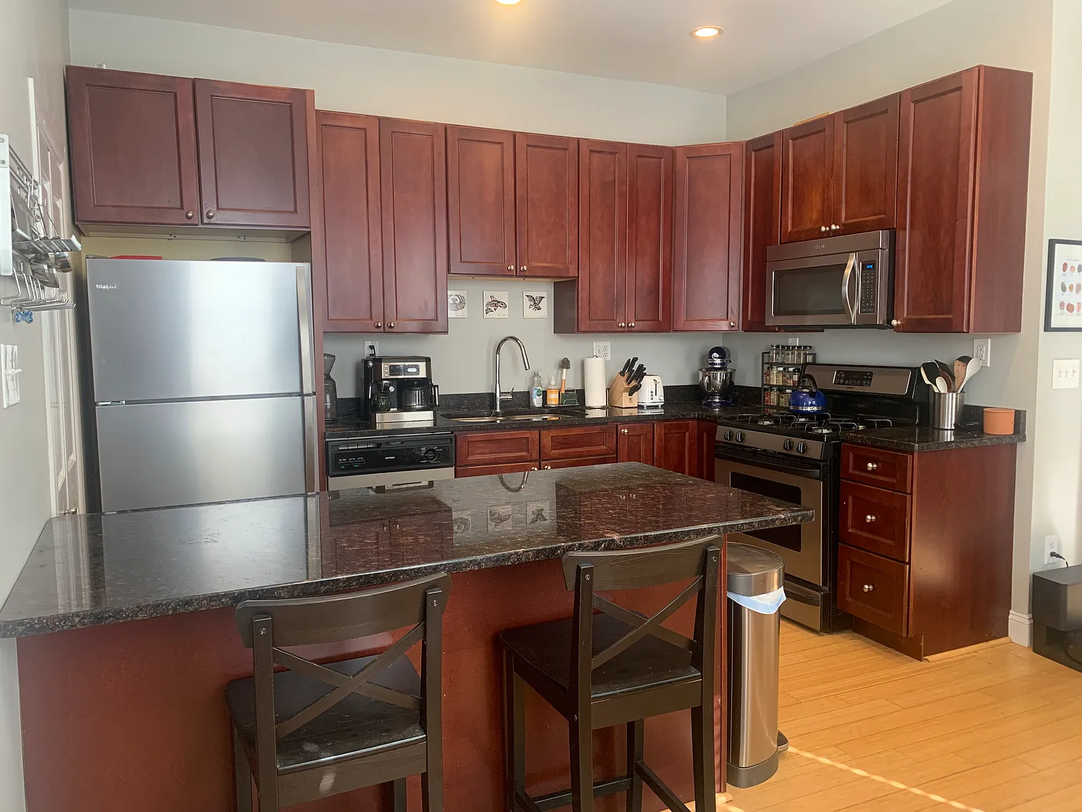 2 bed, 1.5 bath, 1395 sqft, $2,400 — Photo 4