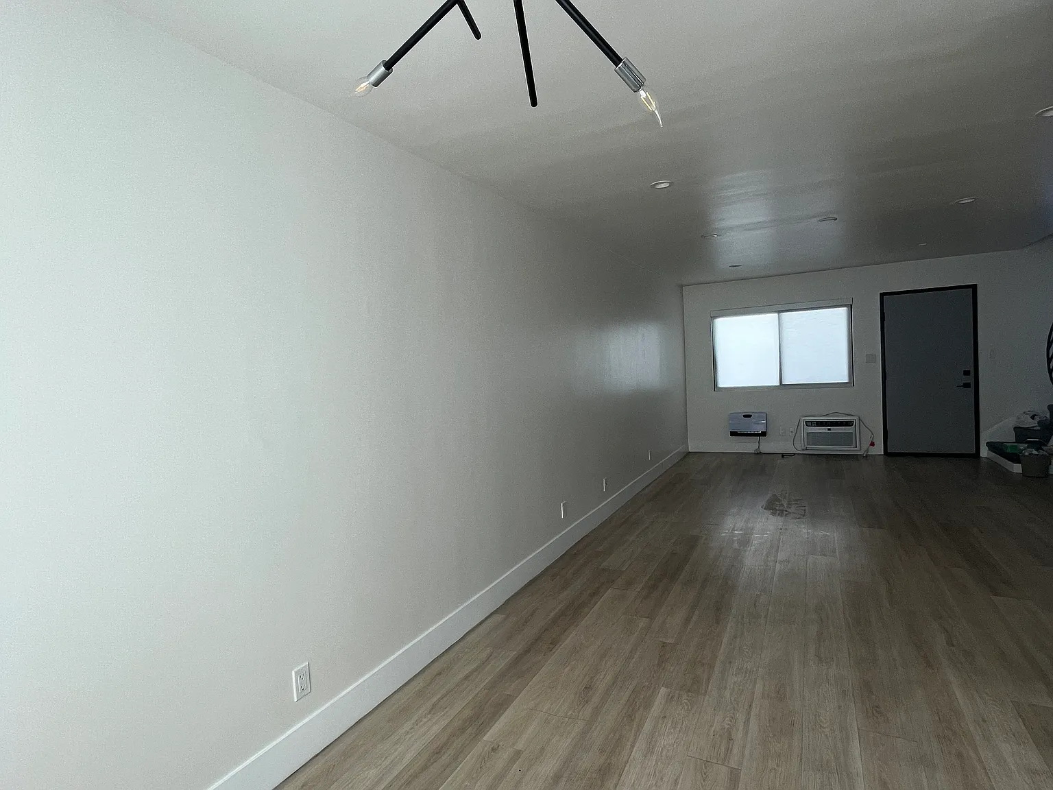 6958 Woodman Ave — Photo 3