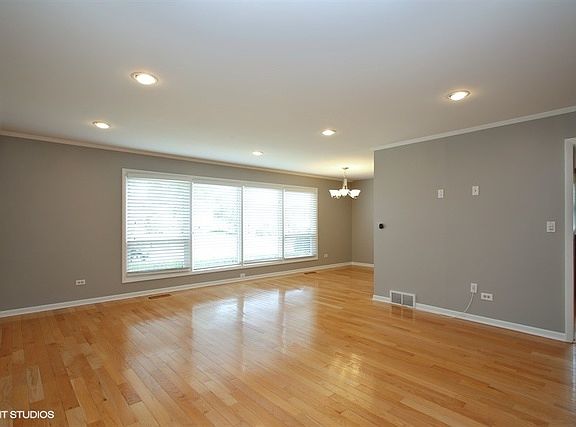 2nd image of 637 Berkshire Ln