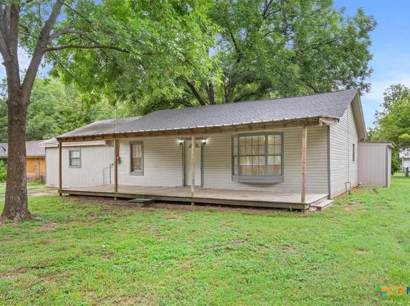 411 W Comal, Wortham, TX 76693