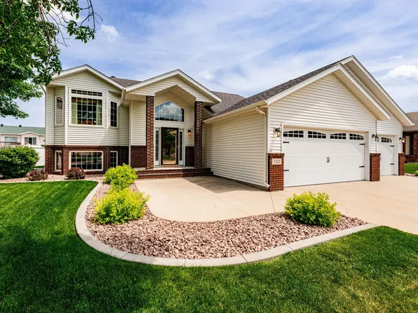 3322 Jackson St S, Fargo, ND 58104