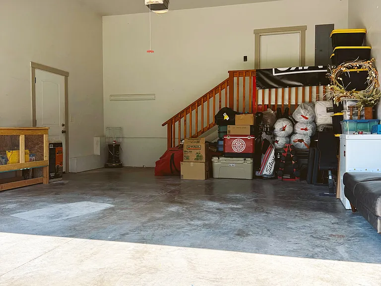 110 Bernie Rd — Photo 39