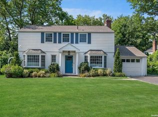 21 Colonial Rd, Port Washington, NY 11050