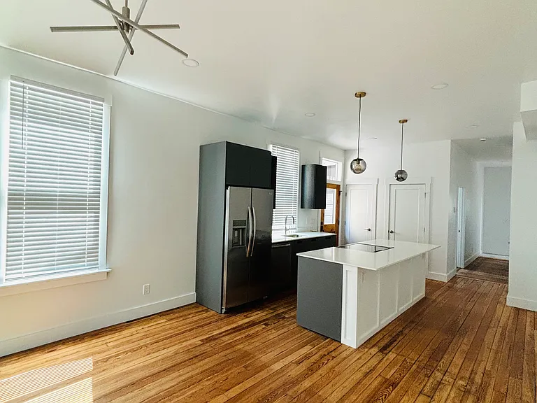 940 Monroe St — Photo 11