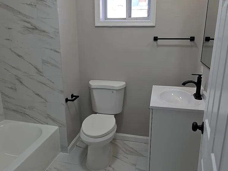 2821 E Madison St — Photo 10