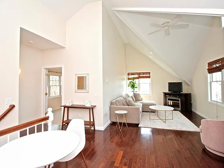190 Coggeshall Ave — Photo 42