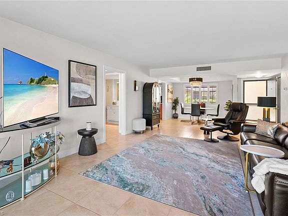 3rd image of 413 Augusta Blvd APT 105