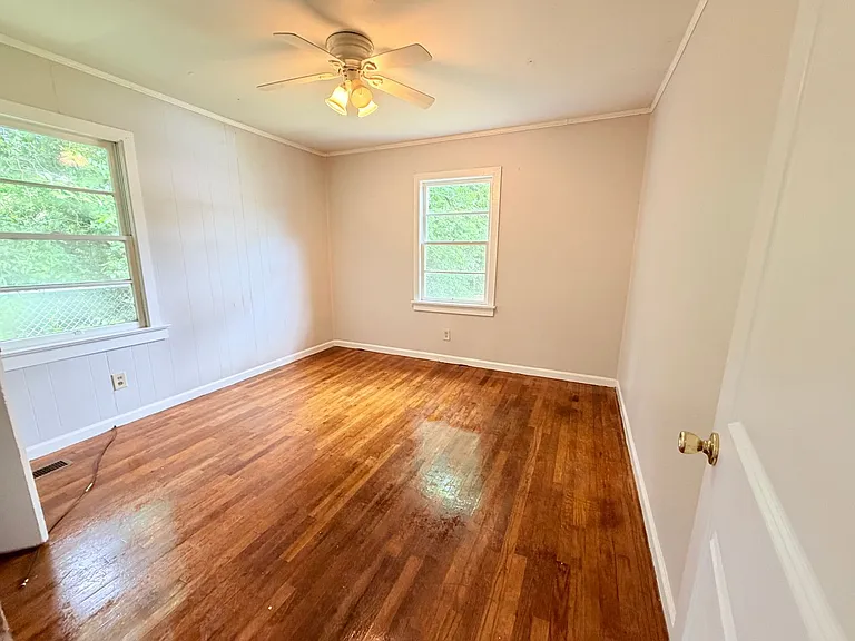 520 King St SE — Photo 5