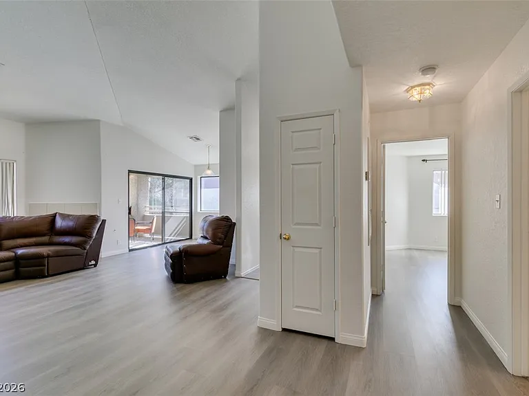 5054 S Rainbow Blvd #202 — Photo 5