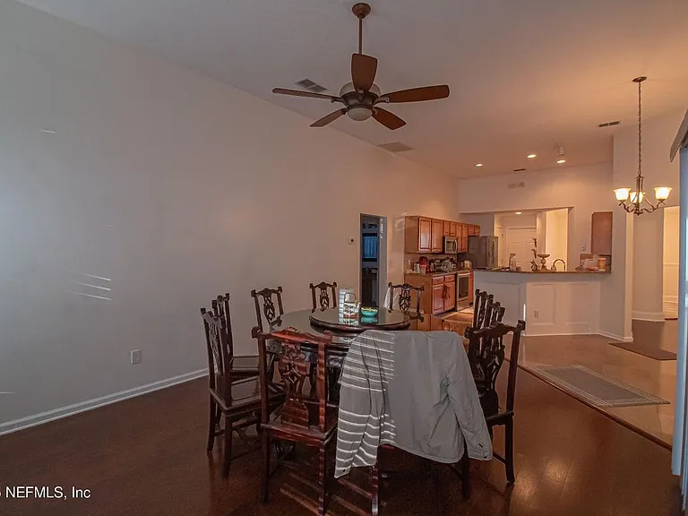 8146 Leafcrest Dr — Photo 9
