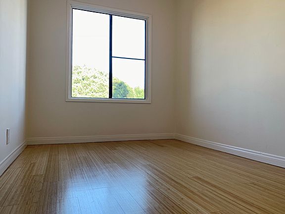 4th image of 2589 S Sepulveda Blvd APT 6