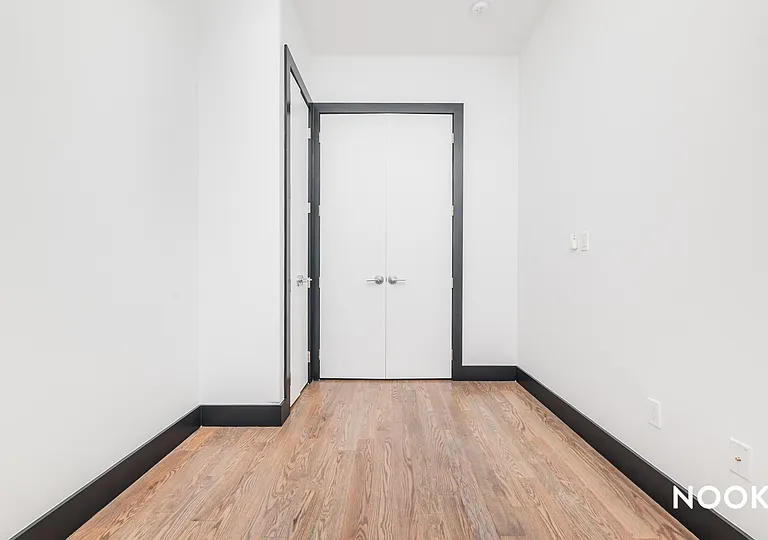 586 E 32nd St #4B — Photo 11