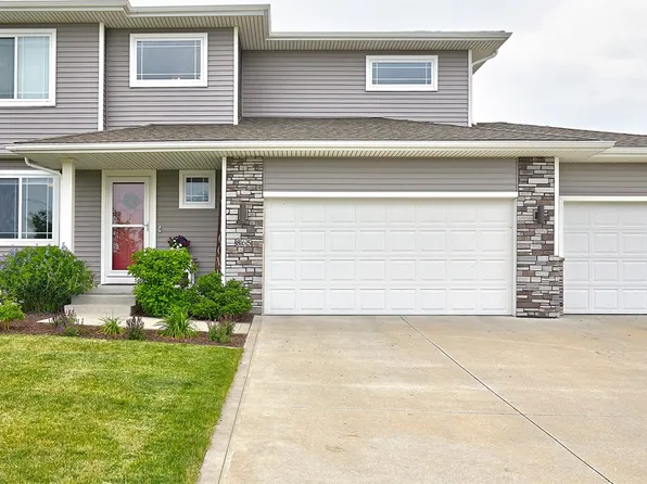 865 9th St, Waukee, IA 50263