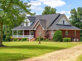 1709 Holland Rd, Lafayette, TN 37083