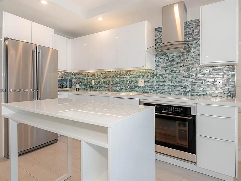 2301 Collins Ave #941 — Photo 10