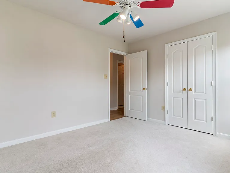 2427 Grantham Ct — Photo 25