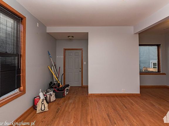 5th image of 870 W Buckingham Pl #127