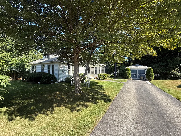 24 Fairfax St — Photo 3