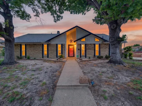 1000 Oxfordshire Dr, Carrollton, TX 75007