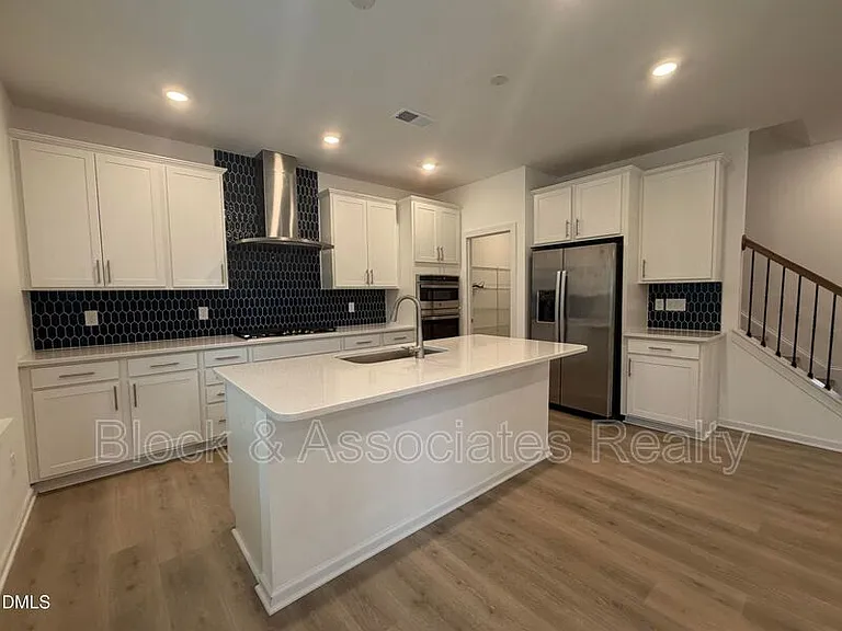 611 Contento Ct — Photo 3