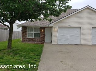 1020 SW Sandy Ln, Grain Valley, MO 64029