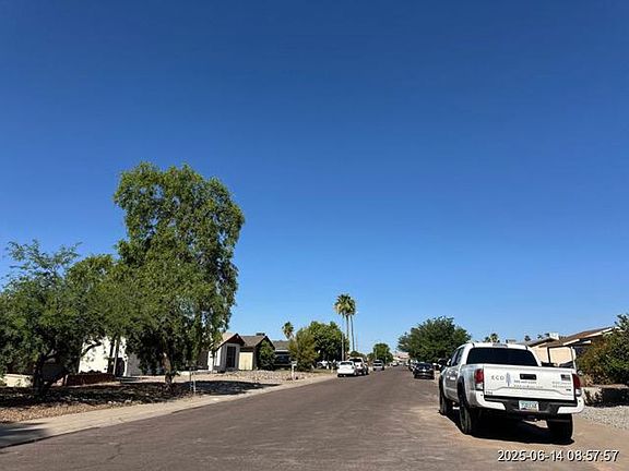 Exterior Neighborhood (street photo)