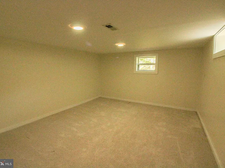 11 Hickory Ln — Photo 59