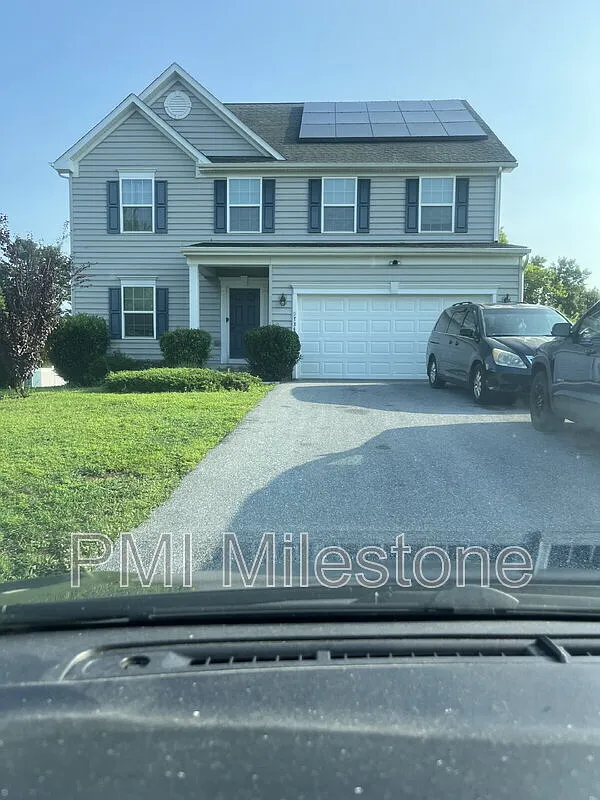 3 bed, 1.0 bath, 1200 sqft, $1,850 — Photo 1