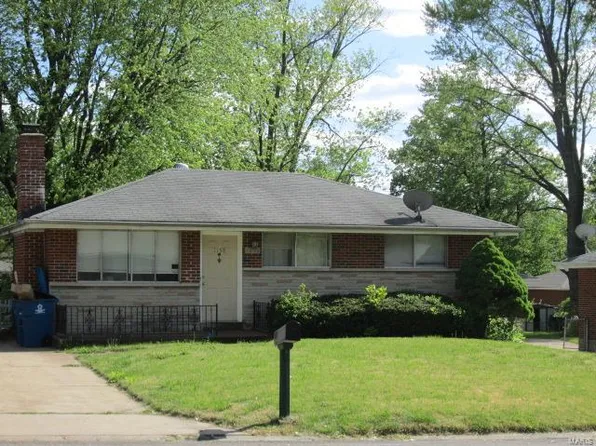 1158 Reale Ave, Saint Louis, MO 63138