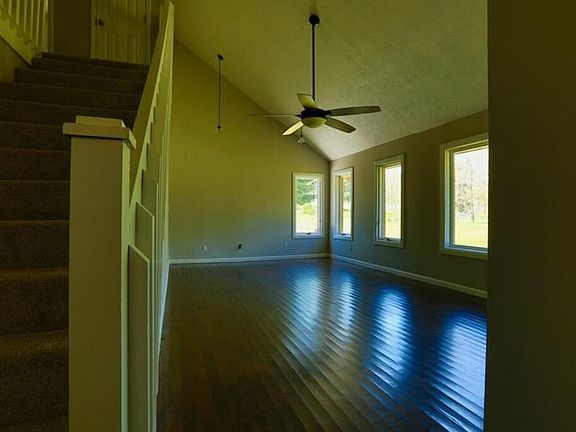 4th image of 218 Tanglewood Dr