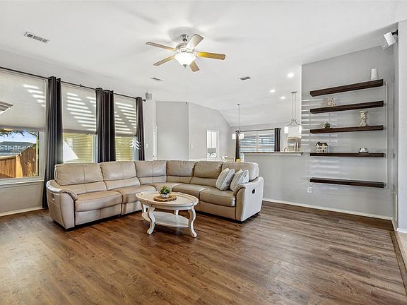 5th image of 1420 Mayflower Ln