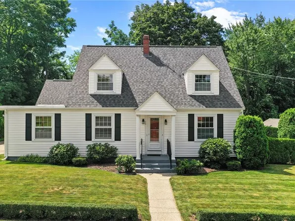 48 Langevin St, Woonsocket, RI 02895