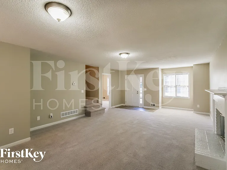 130 Whisperwood Ln NW — Photo 4