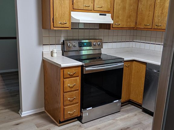 5th image of 825 Barlow St
