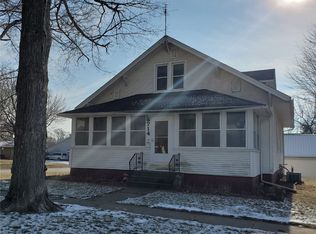 714 E 5th St, Vinton, IA 52349