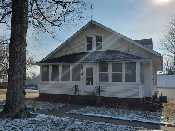 714 E 5th St, Vinton, IA 52349