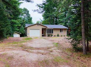 6136 Aarwood Rd NW, Rapid City, MI 49676