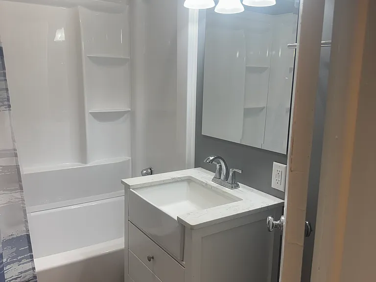 Second bath the shower/tub unit