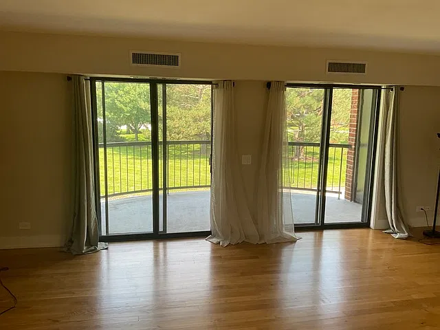 2 bed, 1300 sqft, $2,400 — Photo 4