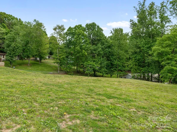 99999 Lorenz Ln, Asheville, NC 28806