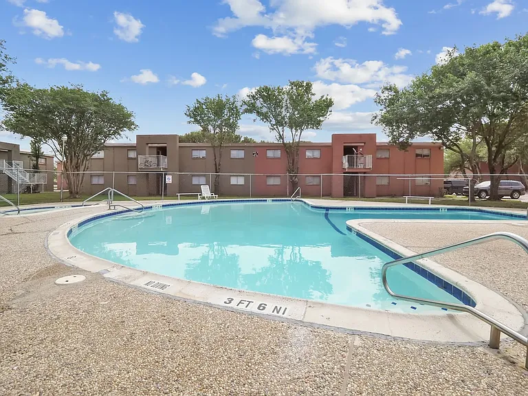 La Paloma Village Apartments — Photo 26