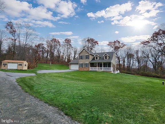 3rd image of 402 Mountainside Rd