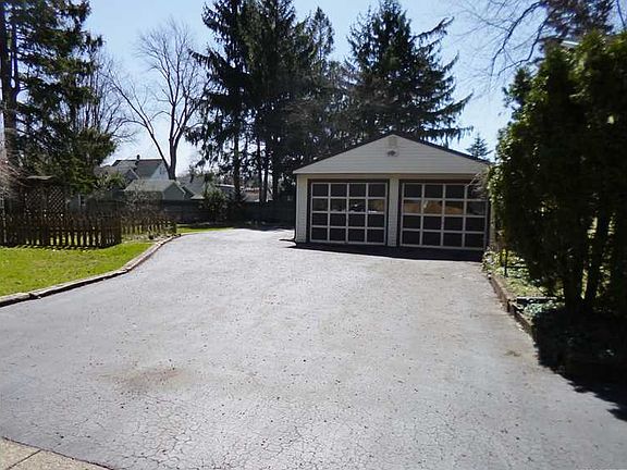 5th image of 54 Hamlin Ave