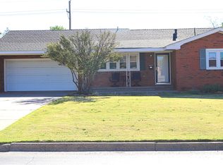 1302 Ennis St, Plainview, TX 79072