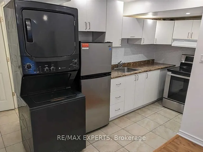 37 Trawley Cres #BASEMENT — Photo 2