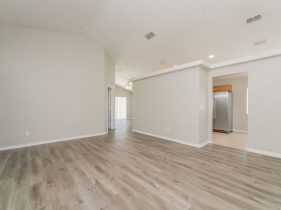 3rd image of 2628 Sunningdale Dr