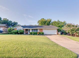 7358 Meadowbrook Dr, Fort Worth, TX 76112