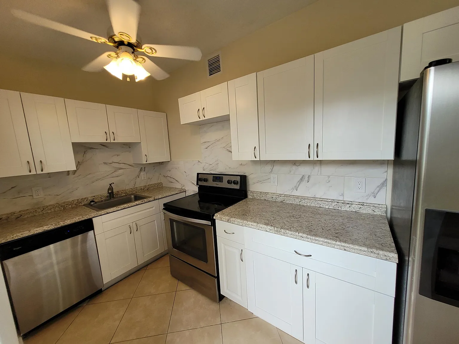3 bed, 1050 sqft, $2,700 — Photo 3