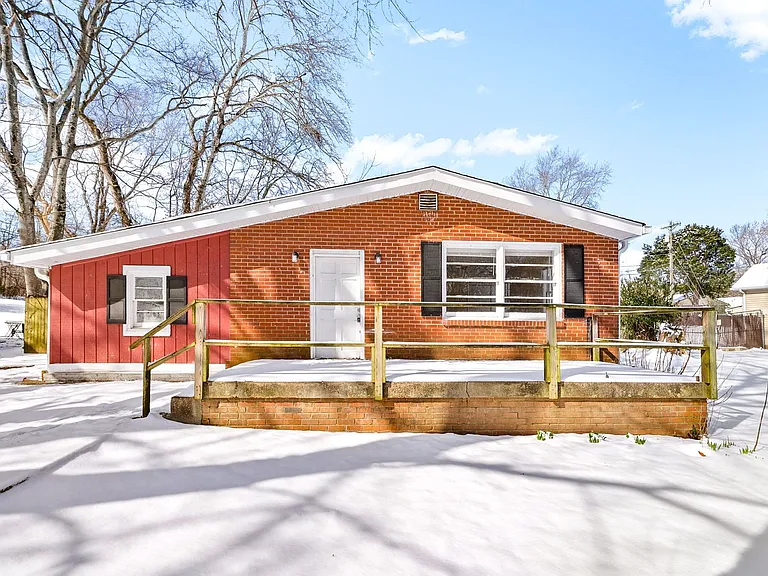 3 Garth Dr — Photo 1