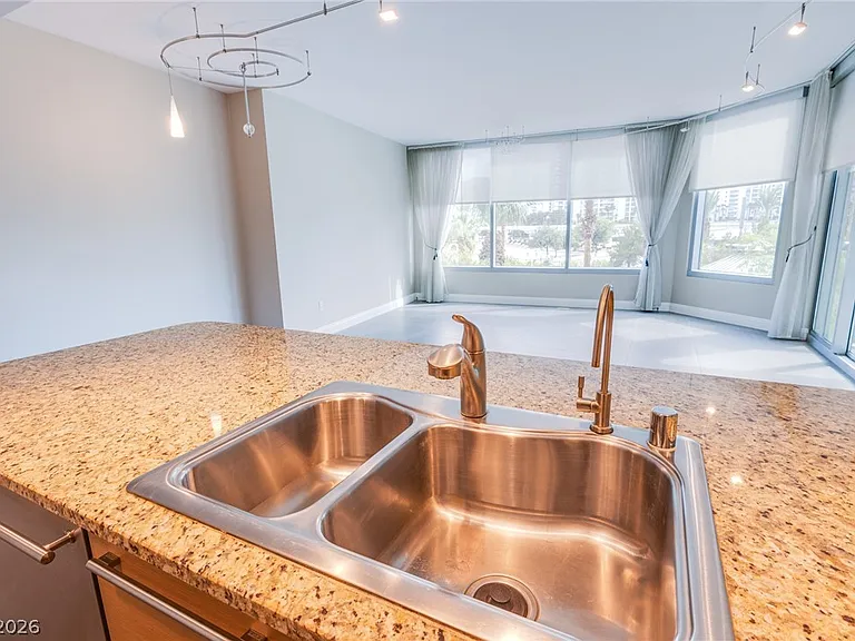 222 Karen Ave #201 — Photo 7